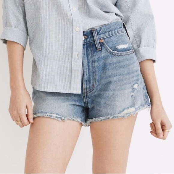 Madewell *NWT Relaxed Denim Shorts in Renfield Wash: Destructed
Edition Size 29 - Picture 1 of 11